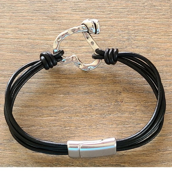 HAMMERED HEART • Boho Bracelet • Silver Plates with black leather - Picture 7 of 12